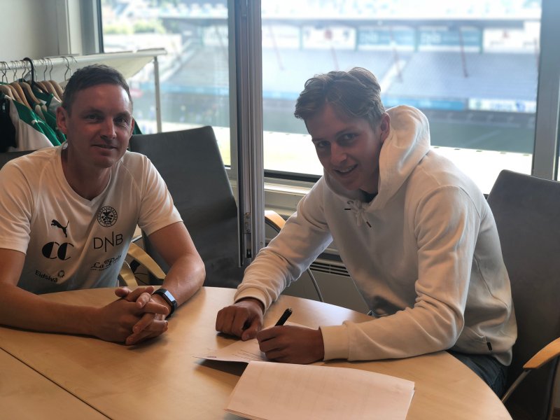 Simen Signerer