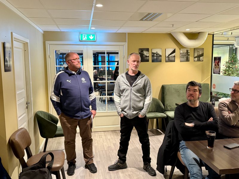 Pål (til høyre) fortalte om livet som spiller på Gatelaget.