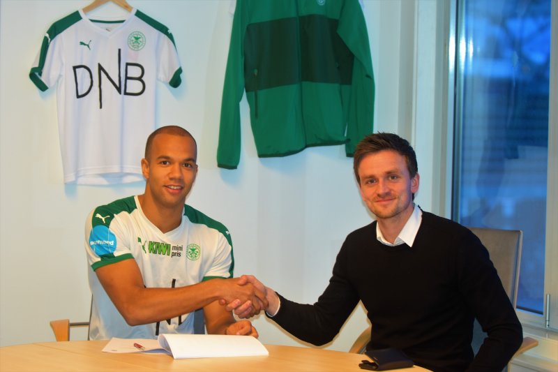 Her signerer Johnny Buduson for HamKam!