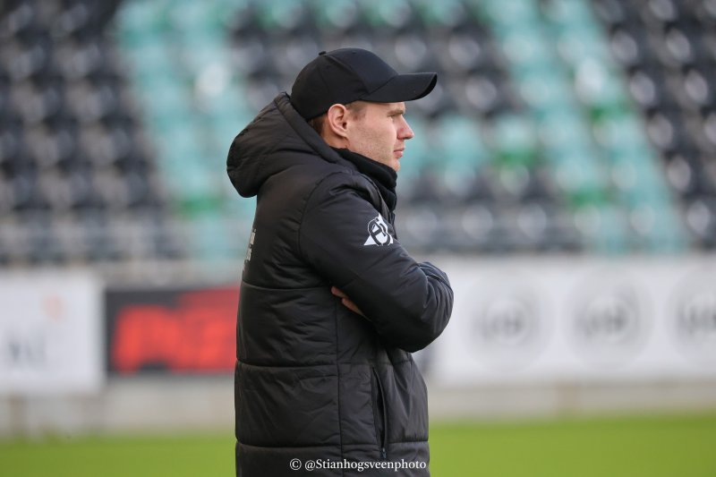 Hovedtrener Nathan Flight sikter mot en god avslutning på et hektisk kampprogram.<br />Foto: Stian Bye Høgsveen
